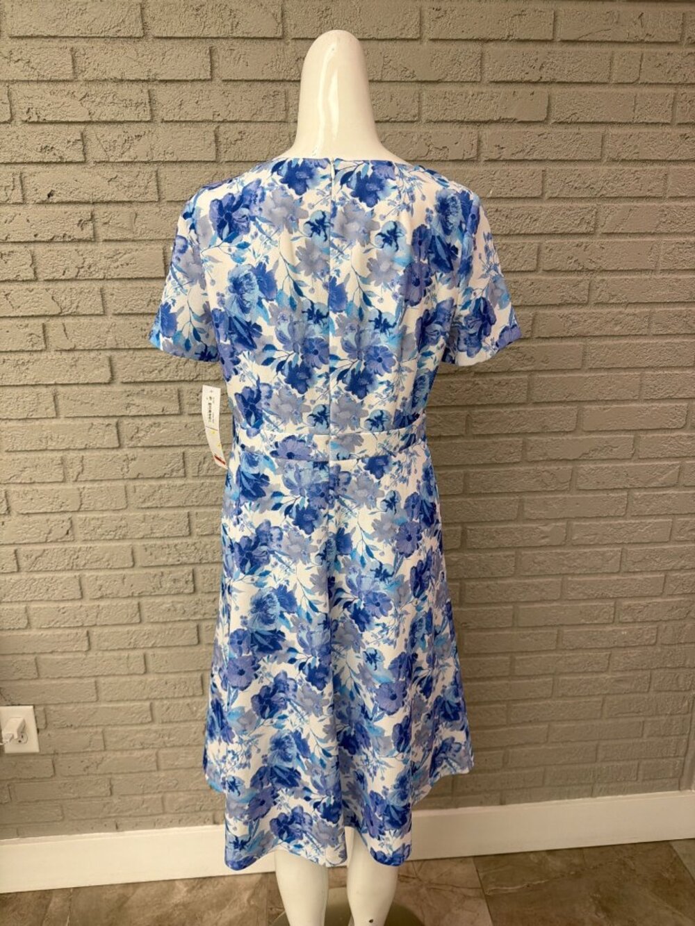 London Times Short Sleeve Floral Print Bow-Neck Midi Dress Size 6P - Picture 4 of 11